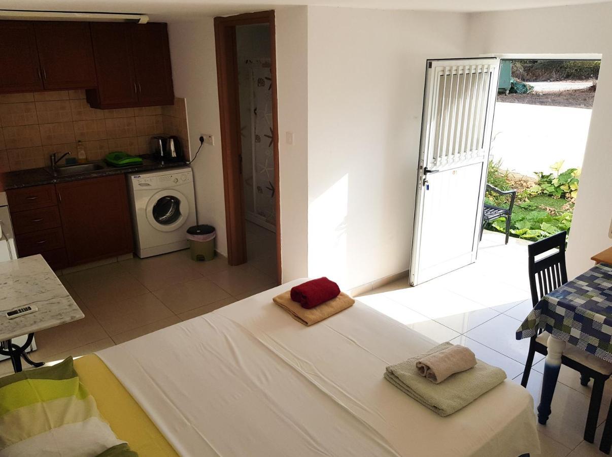 Galatia'S Court Apartment Paphos Room photo