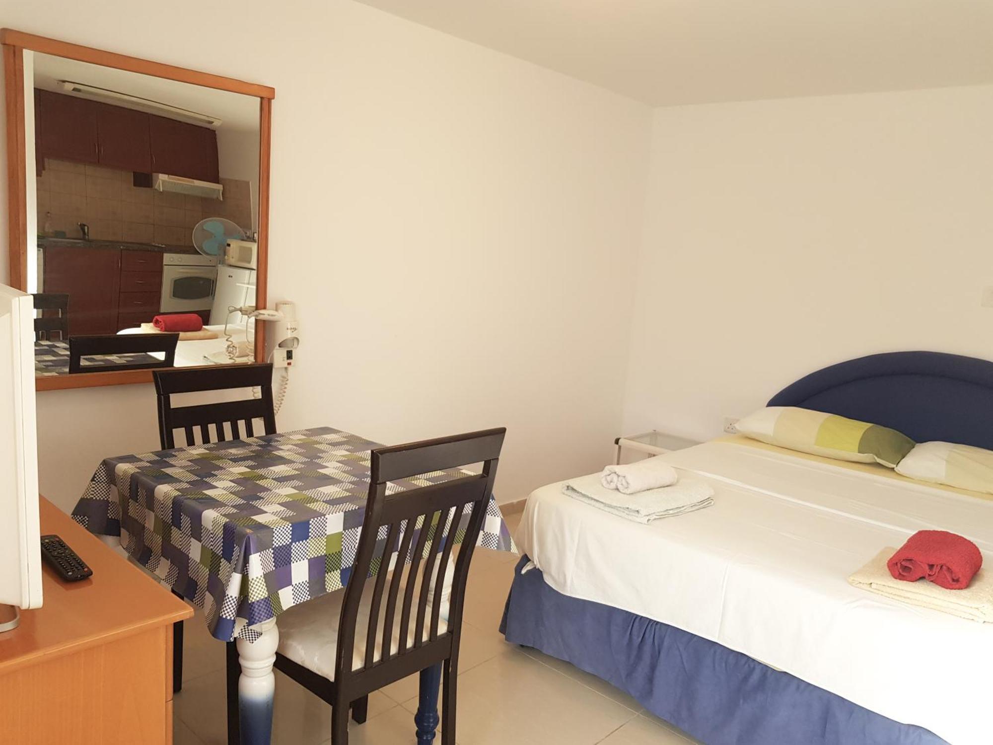 Galatia'S Court Apartment Paphos Room photo