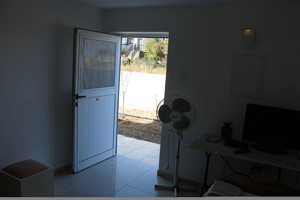 Galatia'S Court Apartment Paphos Exterior photo