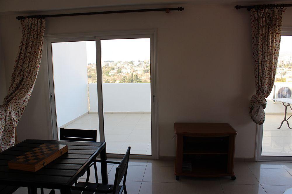 Galatia'S Court Apartment Paphos Exterior photo