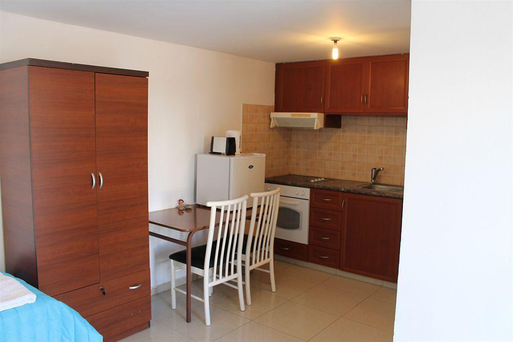 Galatia'S Court Apartment Paphos Exterior photo