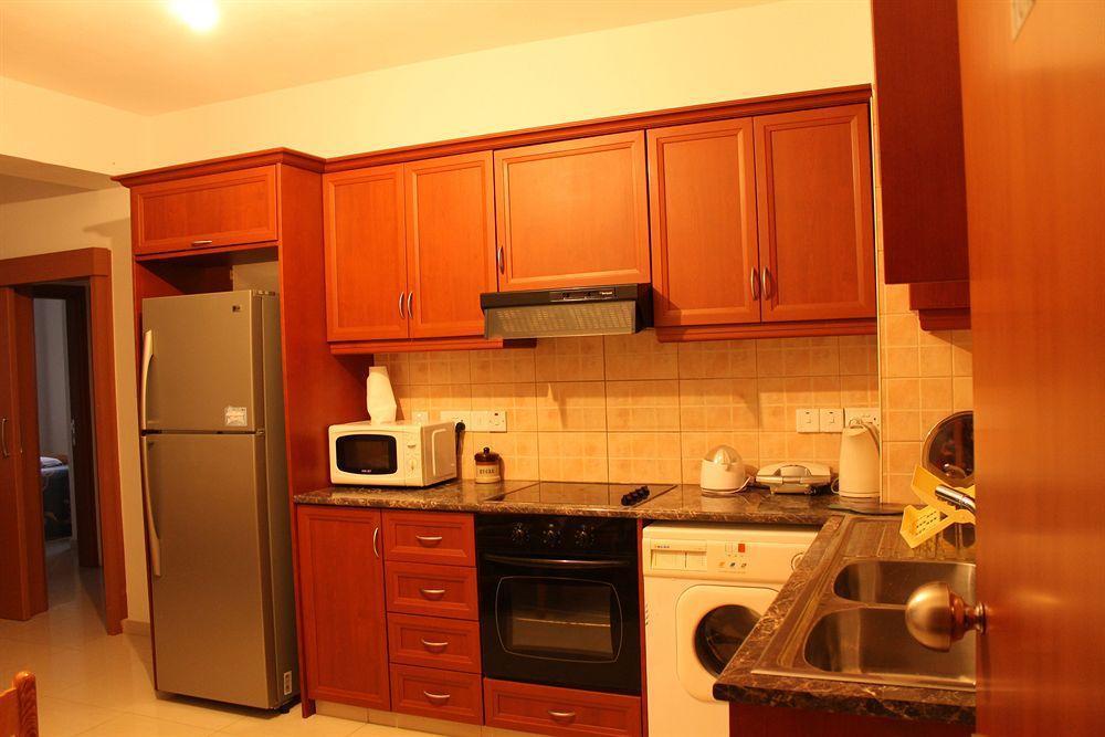 Galatia'S Court Apartment Paphos Exterior photo