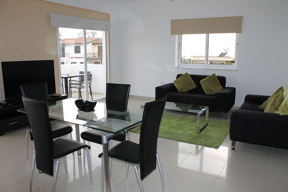 Galatia'S Court Apartment Paphos Exterior photo