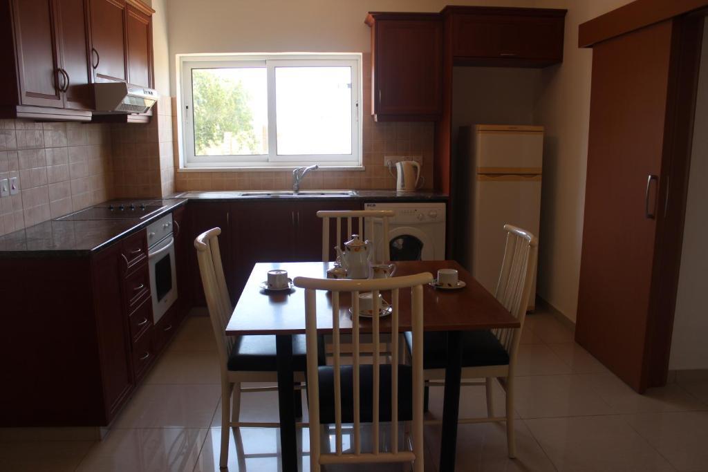 Galatia'S Court Apartment Paphos Room photo