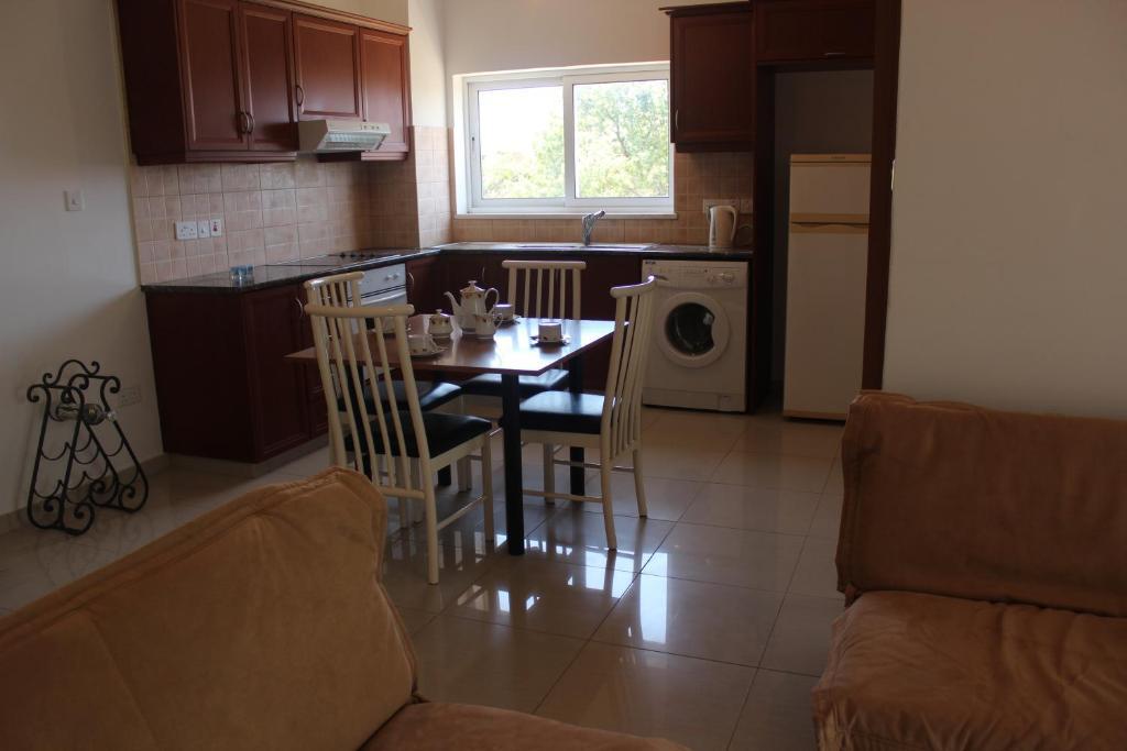 Galatia'S Court Apartment Paphos Room photo