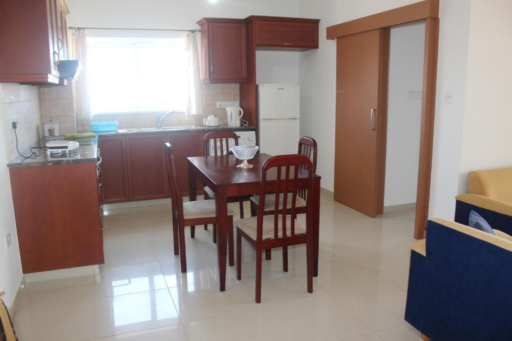 Galatia'S Court Apartment Paphos Room photo