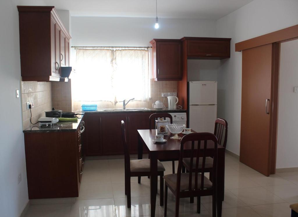 Galatia'S Court Apartment Paphos Room photo